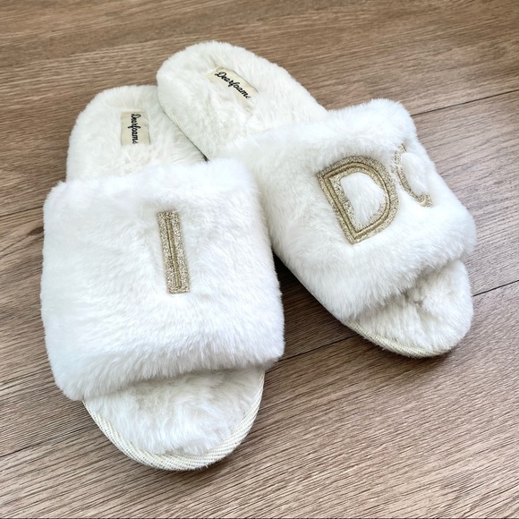 Dearfoam Size 7/8 I DO 💍 White Fuzzy Slippers with Rhinestone - Picture 4 of 8